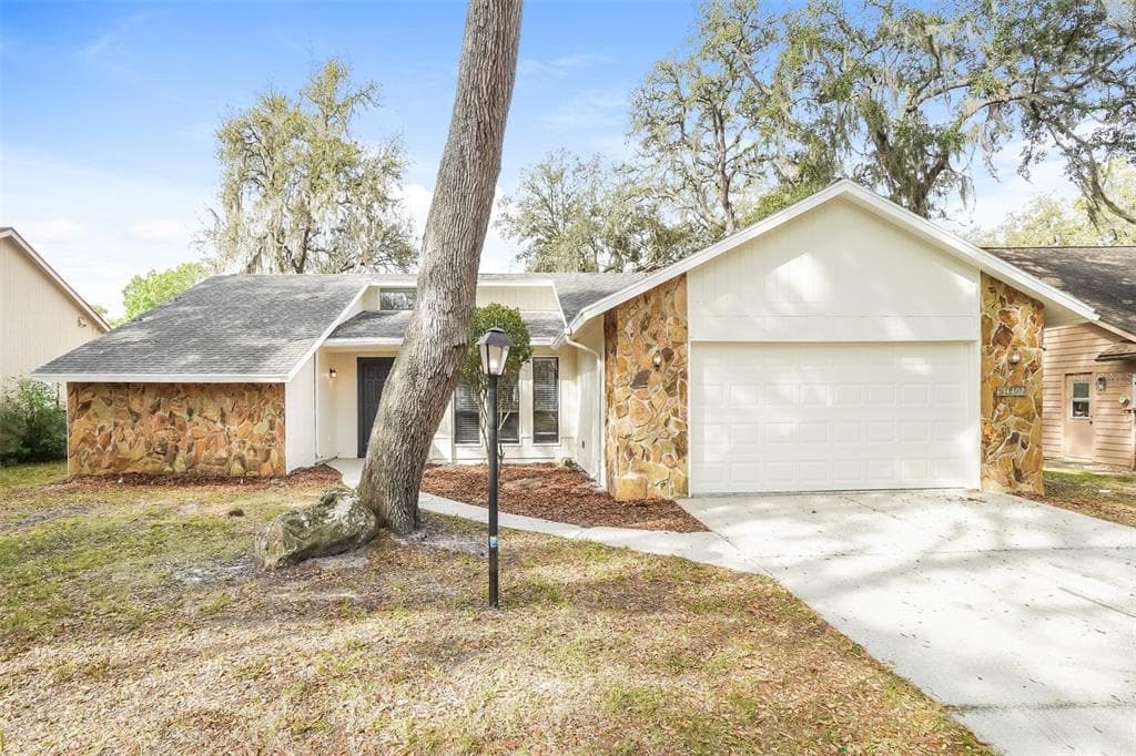 34402 WHISPERING OAKS BOULEVARD DADE CITY, FL 33523