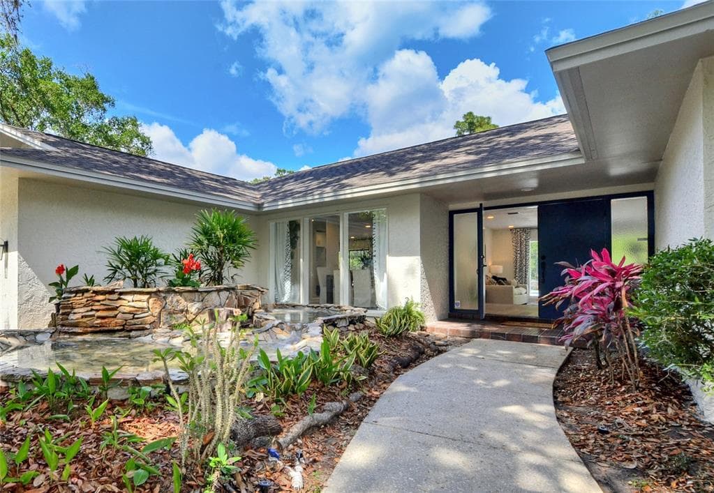 10439 OAKBROOK DRIVE TAMPA, FL 33618