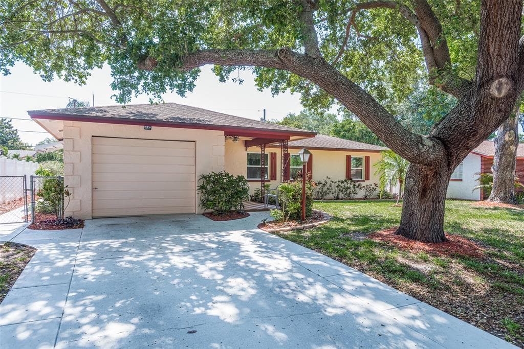 1733 W MANOR AVENUE CLEARWATER, FL 33765