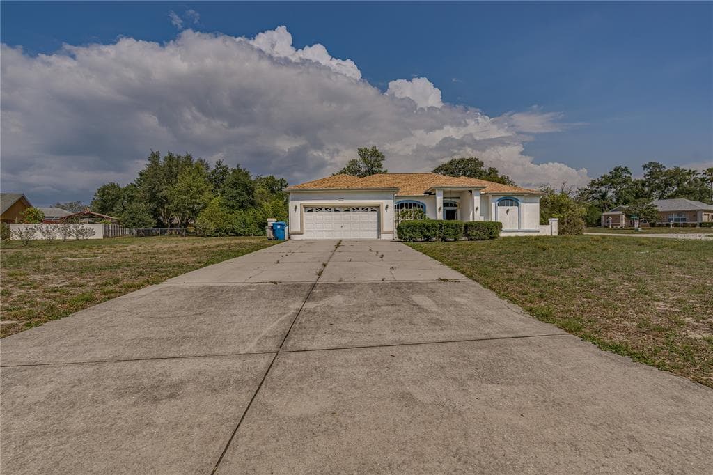 2320 SPARKLEBERRY COURT