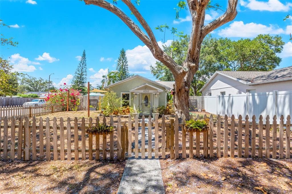 4263 BURLINGTON AVENUE N ST PETERSBURG, FL 33713