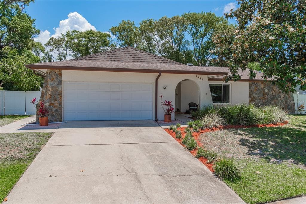 1939 BRAE MOOR DRIVE DUNEDIN, FL 34698