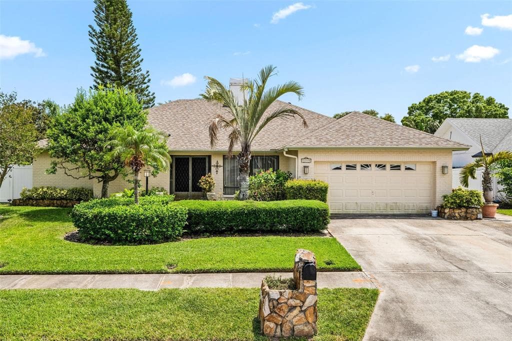 11775 HARBORSIDE CIRCLE LARGO, FL 33773
