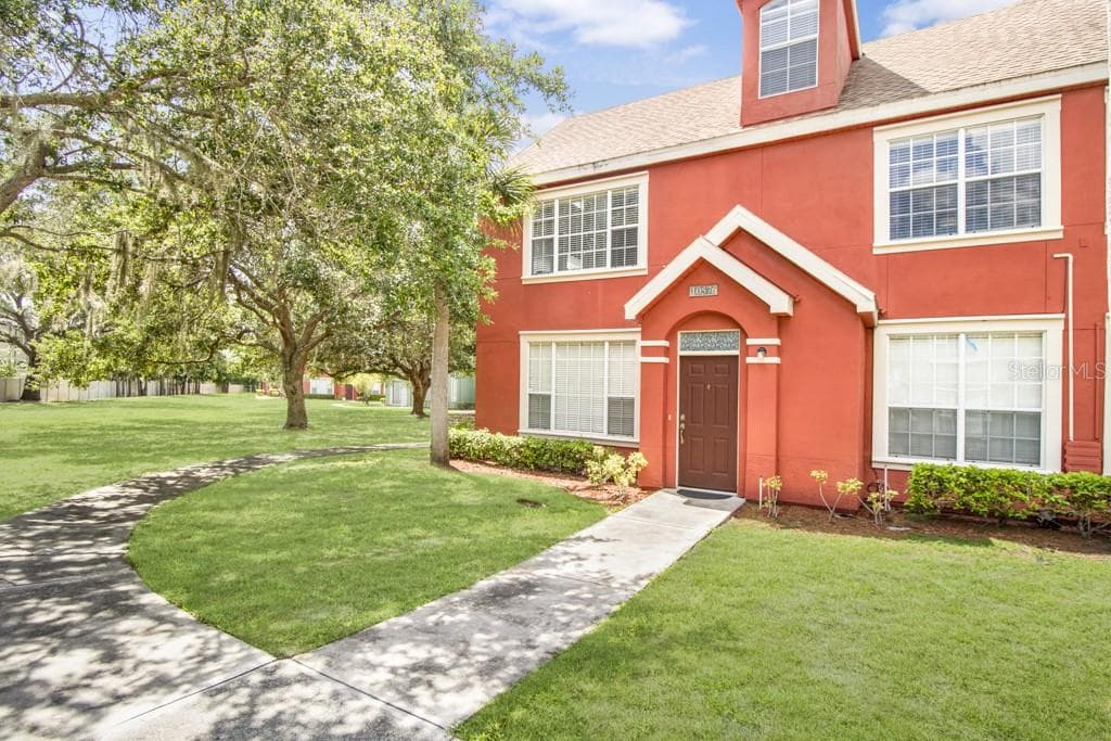 10576 WINDSOR LAKE COURT UNIT 10576 TAMPA, FL 33626
