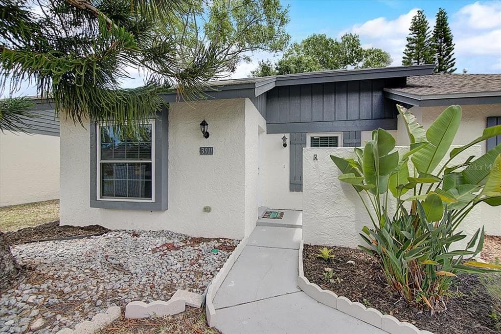 3911 EL CAMINO COURT LARGO, FL 33771