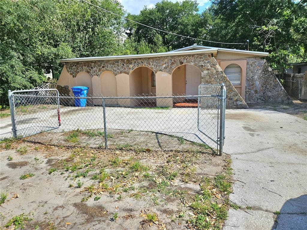 3906 E POWHATAN AVENUE TAMPA, FL 33610