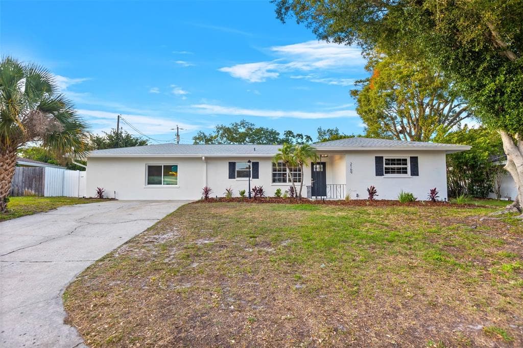 2169 INDIAN AVENUE S BELLEAIR BLUFFS, FL 33770