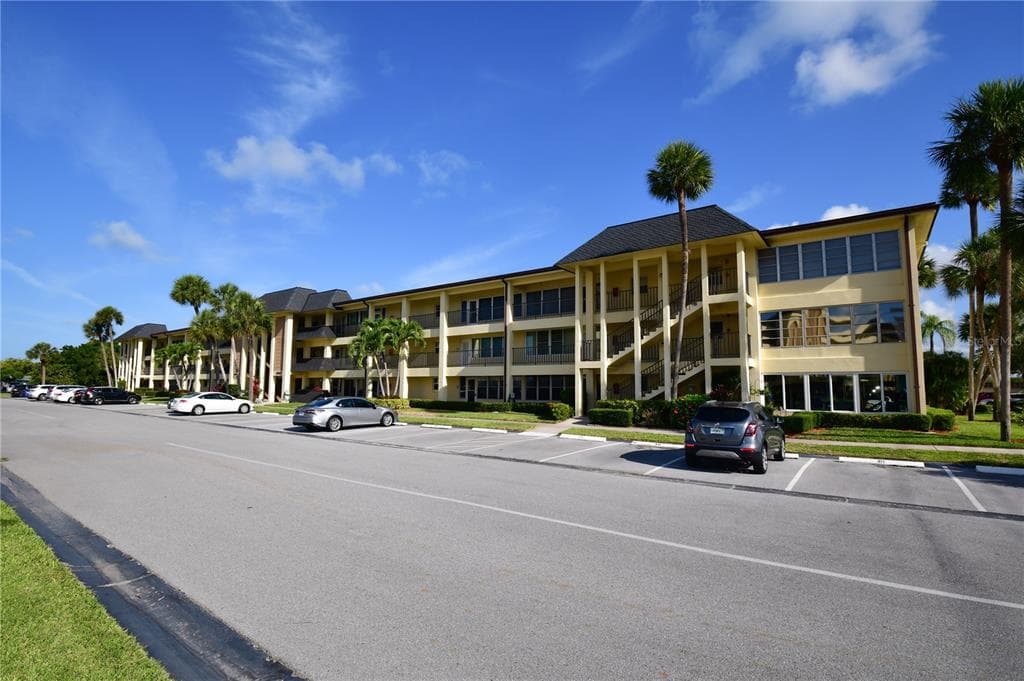 4700 COVE CIRCLE UNIT 108 ST PETERSBURG, FL 33708