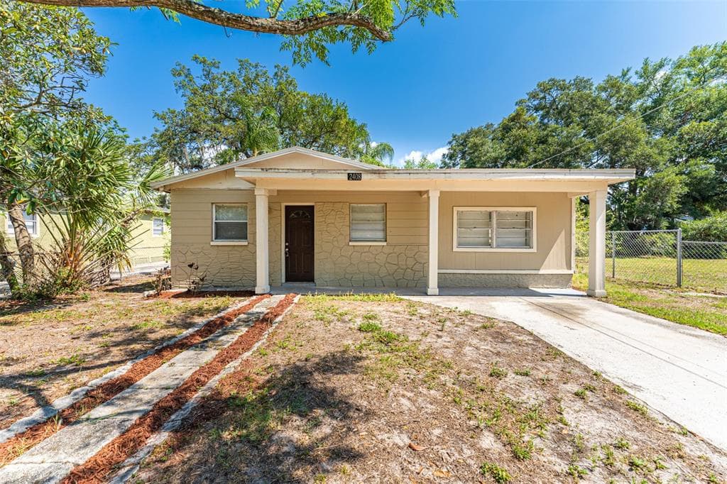 2408 E NORTH BAY STREET TAMPA, FL 33610