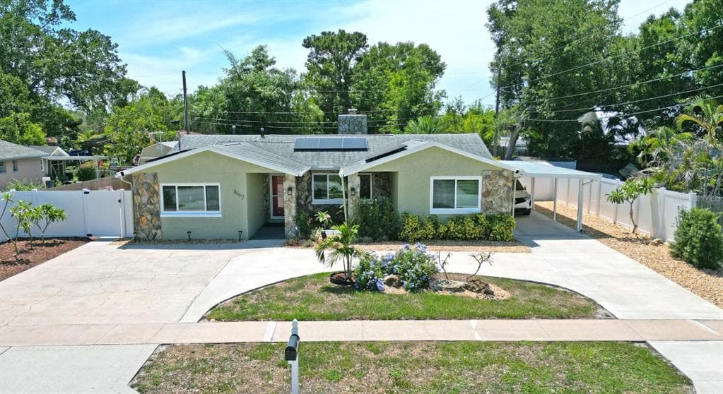 8662 ORIOLE LANE SEMINOLE, FL 33777