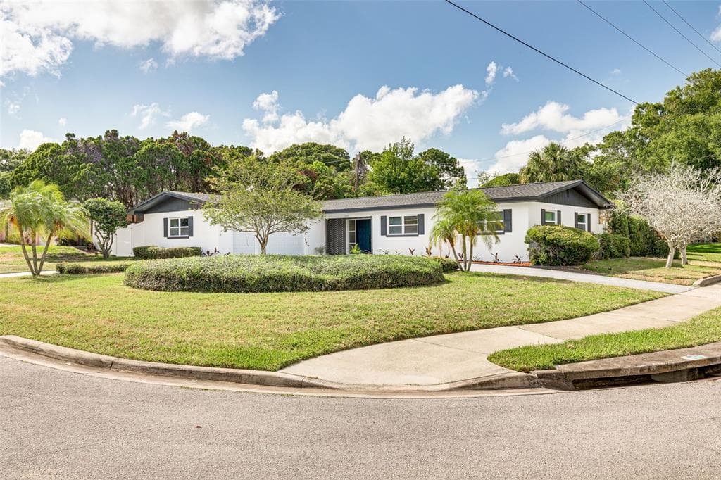 2059 INDIAN AVENUE S BELLEAIR BLUFFS, FL 33770