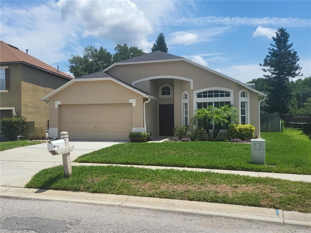 1524 MAXIMILIAN DRIVE WESLEY CHAPEL, FL 33543