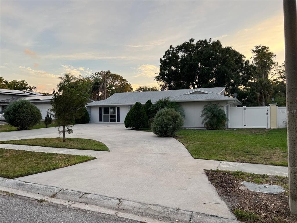 6804 WILSHIRE COURT TAMPA, FL 33615