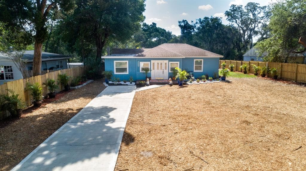 1009 N BETTY LANE CLEARWATER, FL 33755