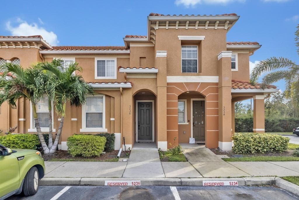 5236 PARADISE CAY CIRCLE KISSIMMEE, FL 34746