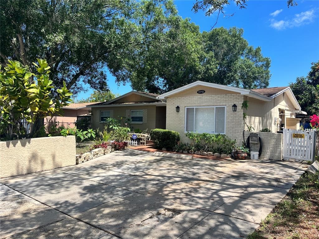 11713 127TH AVENUE SEMINOLE, FL 33778