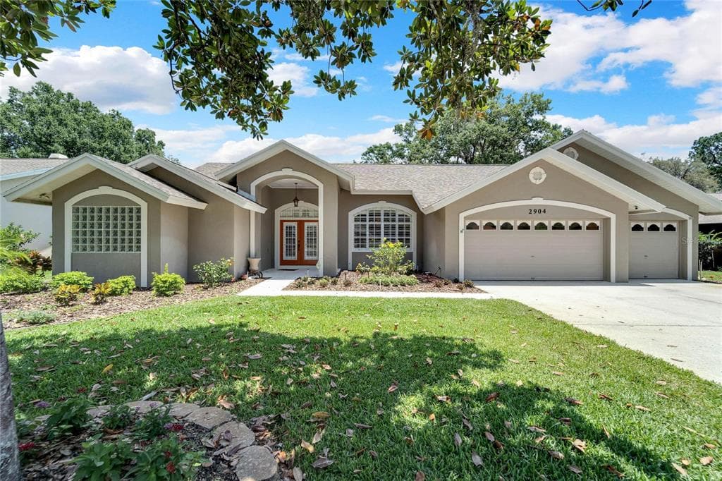 2904 CLUBHOUSE DRIVE PLANT CITY, FL 33566