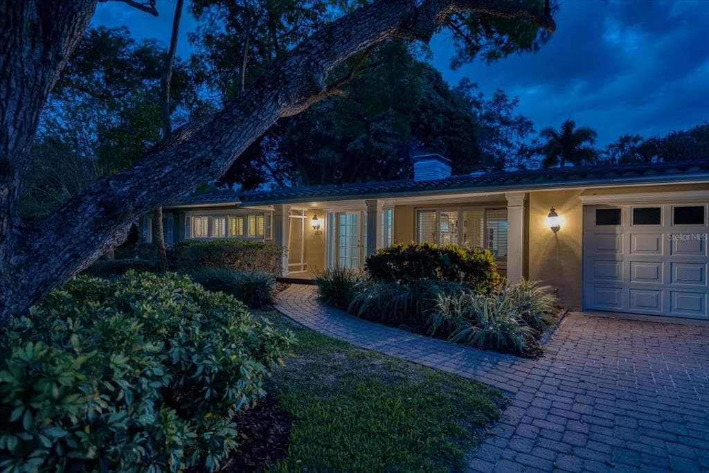 209 PONCE DE LEON BOULEVARD BELLEAIR, FL 33756