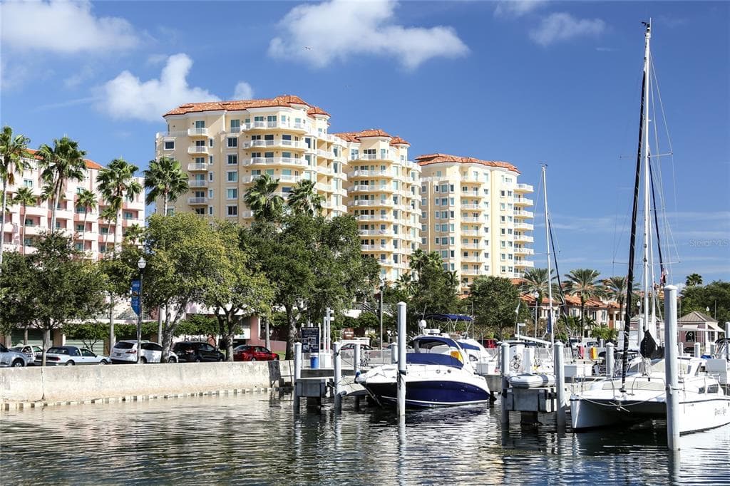555 5TH AVENUE NE UNIT 833 ST PETERSBURG, FL 33701