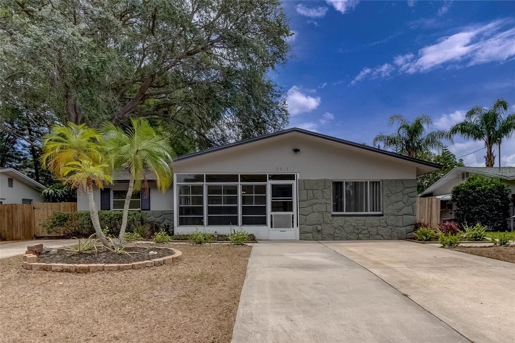2071 PINEHURST DRIVE CLEARWATER, FL 33763