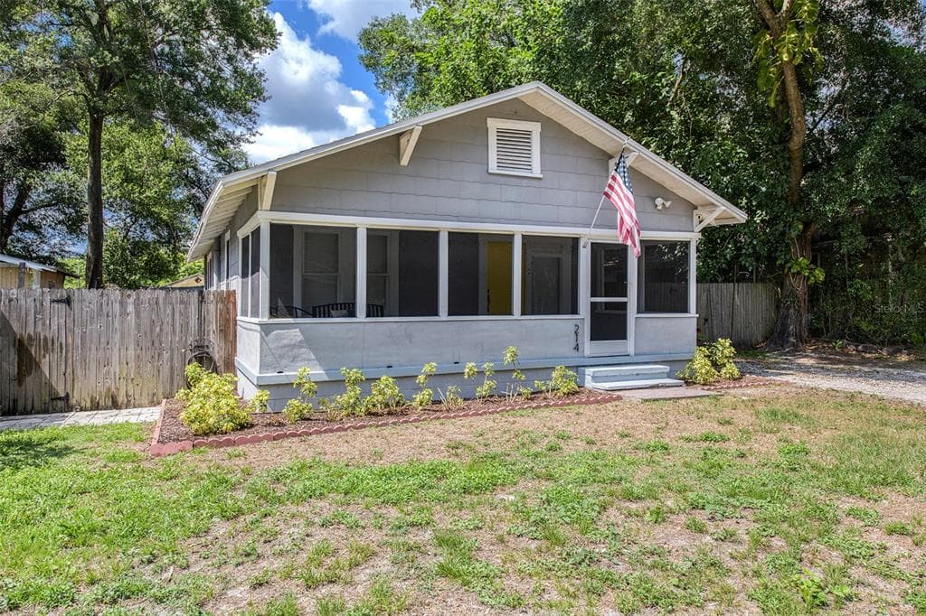 214 E CLUSTER AVENUE TAMPA, FL 33604