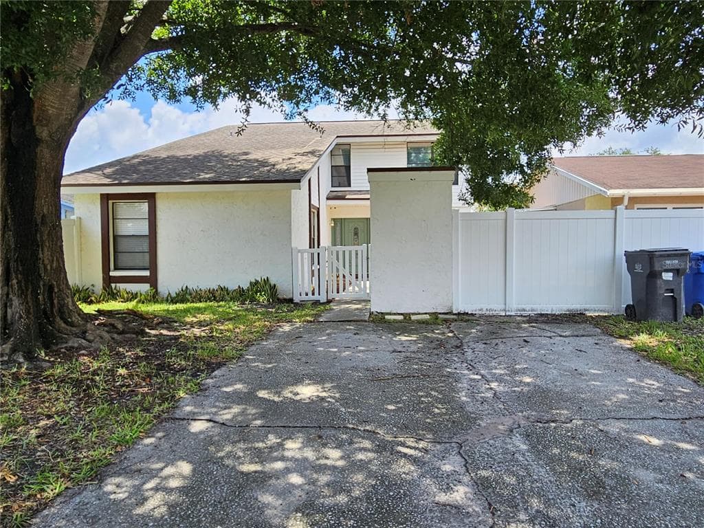 11364 LAKEGREEN WAY TAMPA, FL 33624