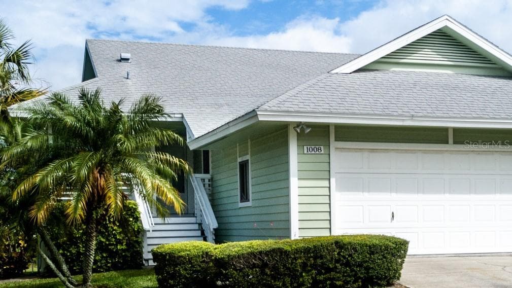 1008 LAKE AVOCA DRIVE TARPON SPRINGS, FL 34689