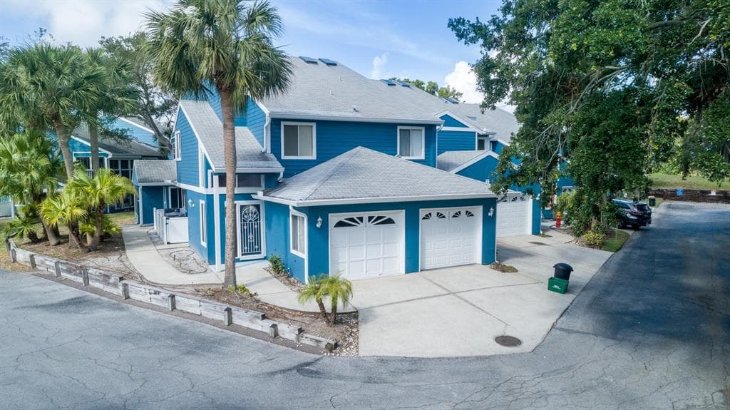 2103 OAK CIRCLE UNIT 2103 TARPON SPRINGS, FL 34689