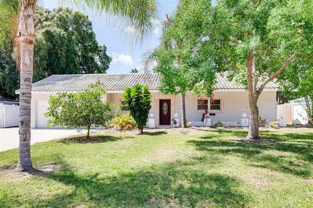 11054 VILLAGE GREEN AVENUE SEMINOLE, FL 33772