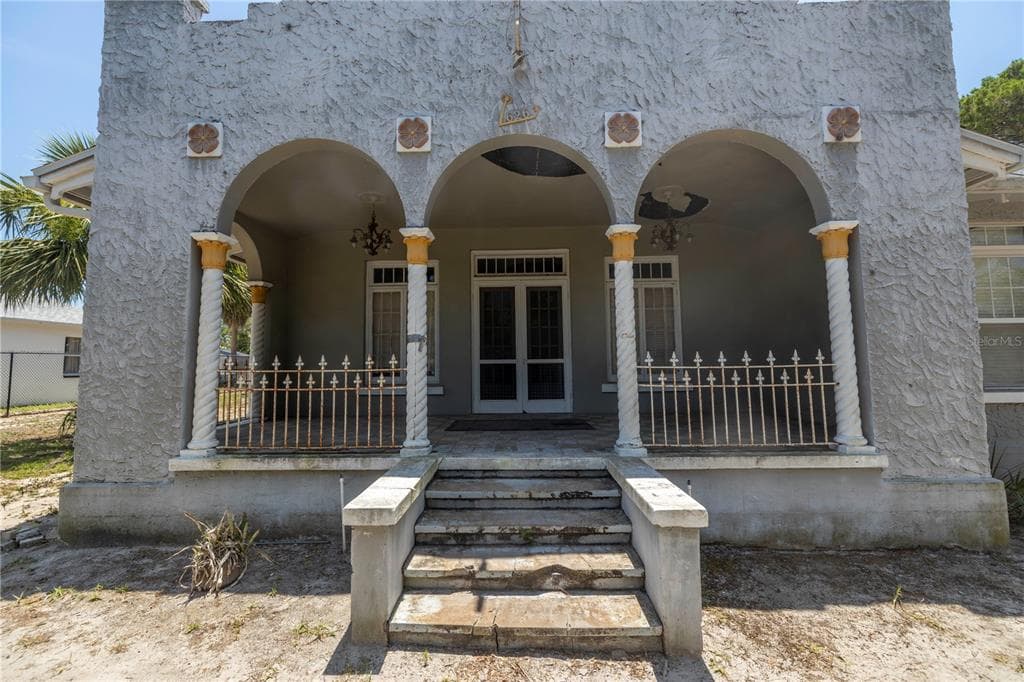 626 45TH AVENUE S ST PETERSBURG, FL 33705