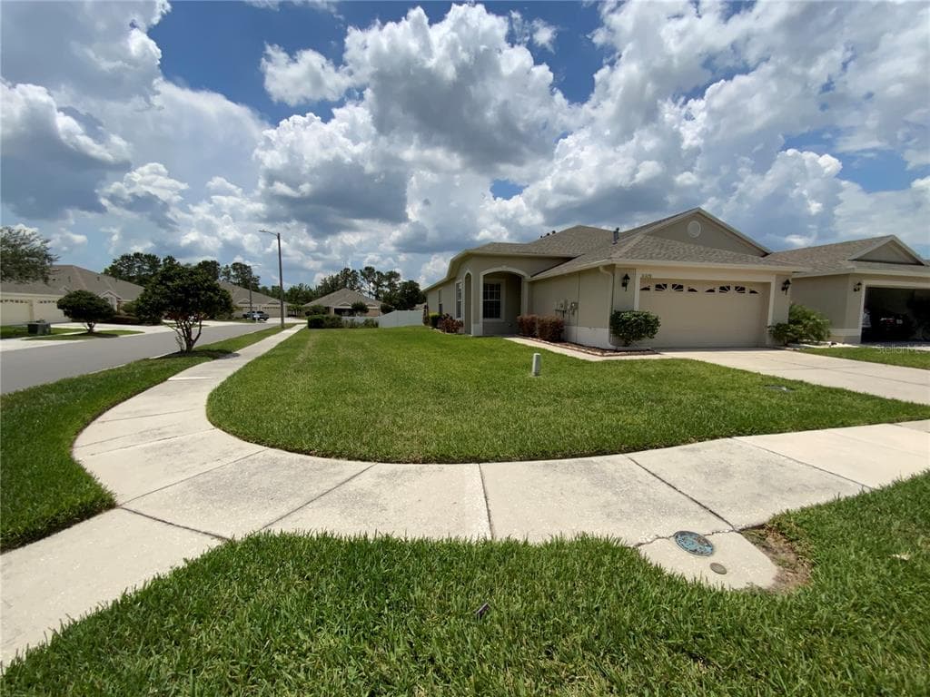 31020 WHITLOCK DRIVE WESLEY CHAPEL, FL 33543