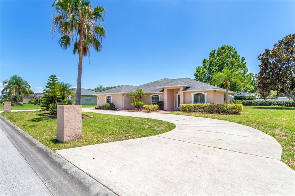 129 OLD NICHOLS CIRCLE AUBURNDALE, FL 33823