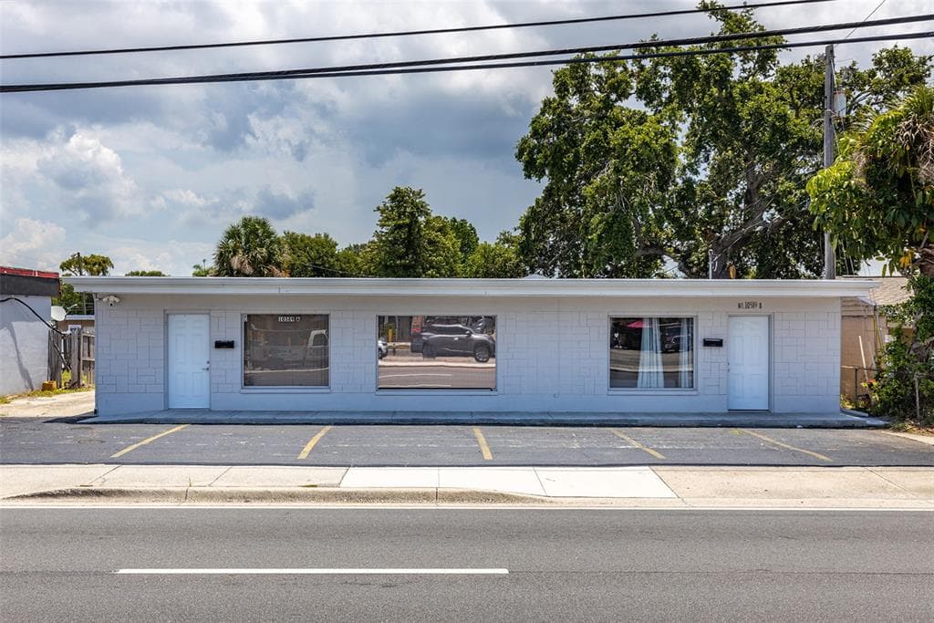 10589 SEMINOLE BOULEVARD LARGO, FL 33778