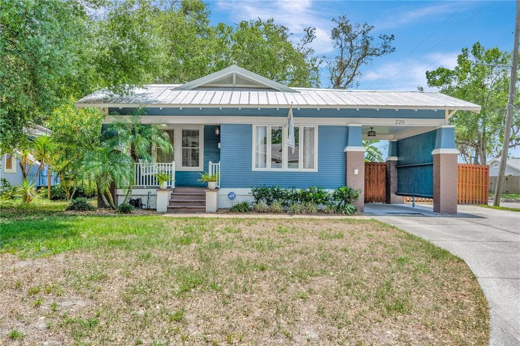 220 W COMANCHE AVENUE