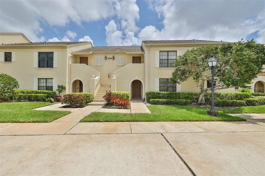 2462 KINGFISHER LANE UNIT J104 CLEARWATER, FL 33762