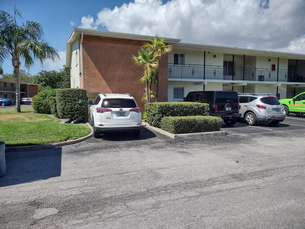 4510 OVERLOOK DRIVE NE UNIT 115 ST PETERSBURG, FL 33703
