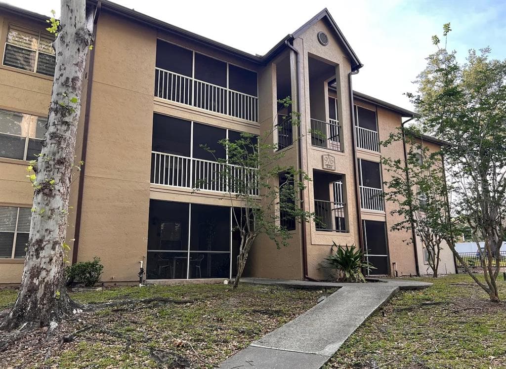 976 LEEWARD PLACE UNIT 204