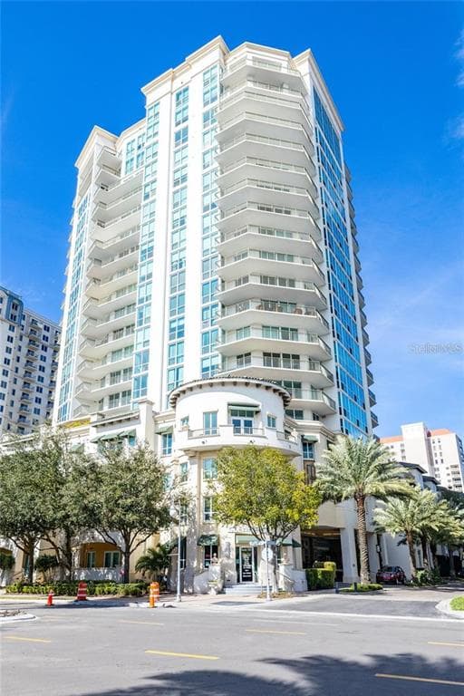 450 KNIGHTS RUN AVENUE UNIT 2004 TAMPA, FL 33602