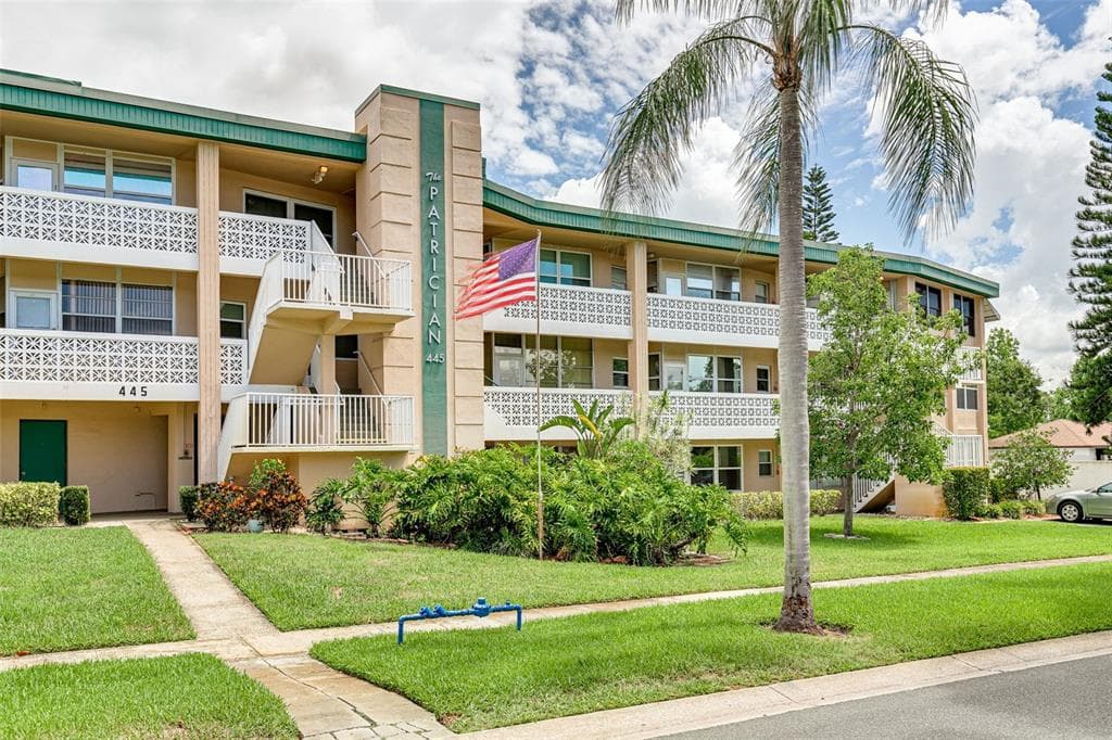 445 32ND AVENUE N UNIT E210 ST PETERSBURG, FL 33704