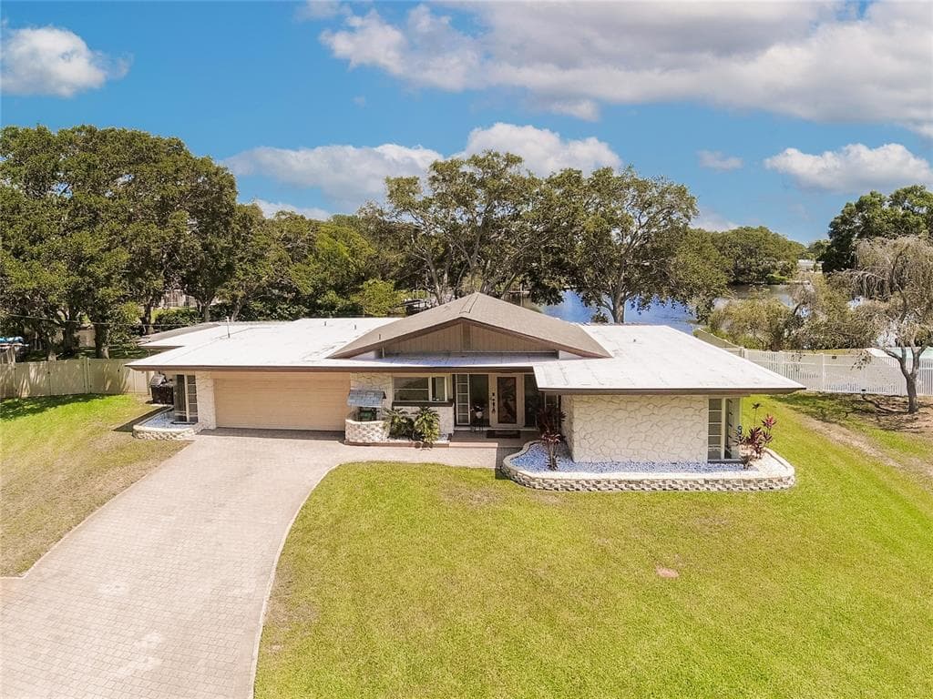 955 DAMROSCH STREET LARGO, FL 33771