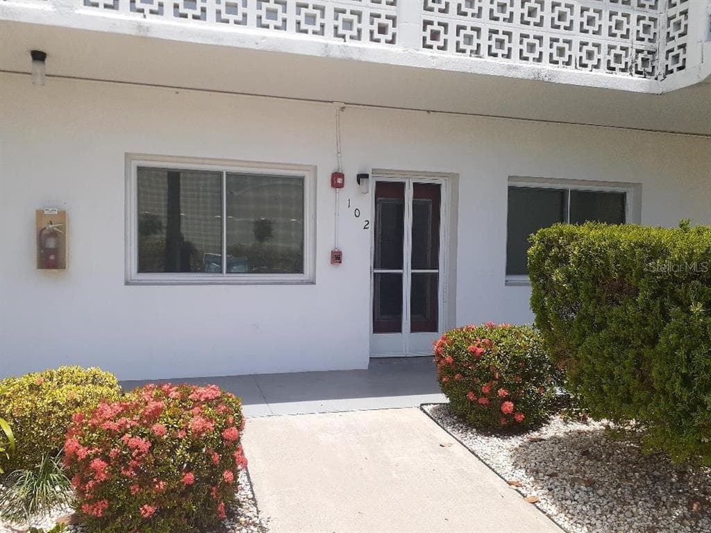 8055 112TH STREET UNIT 102 SEMINOLE, FL 33772