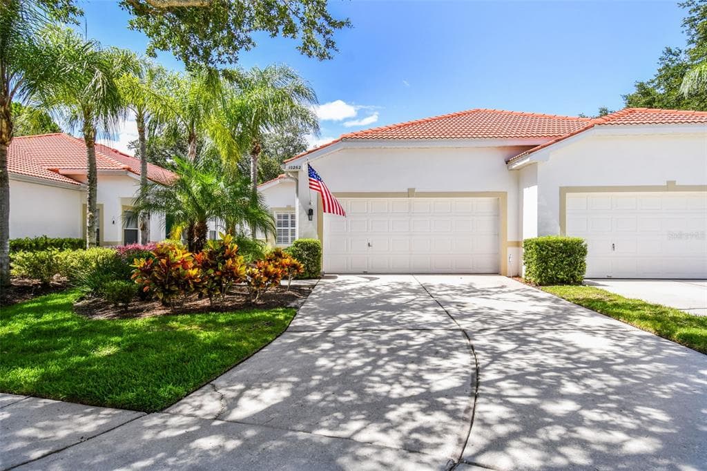 10262 DEVONSHIRE LAKE DRIVE TAMPA, FL 33647