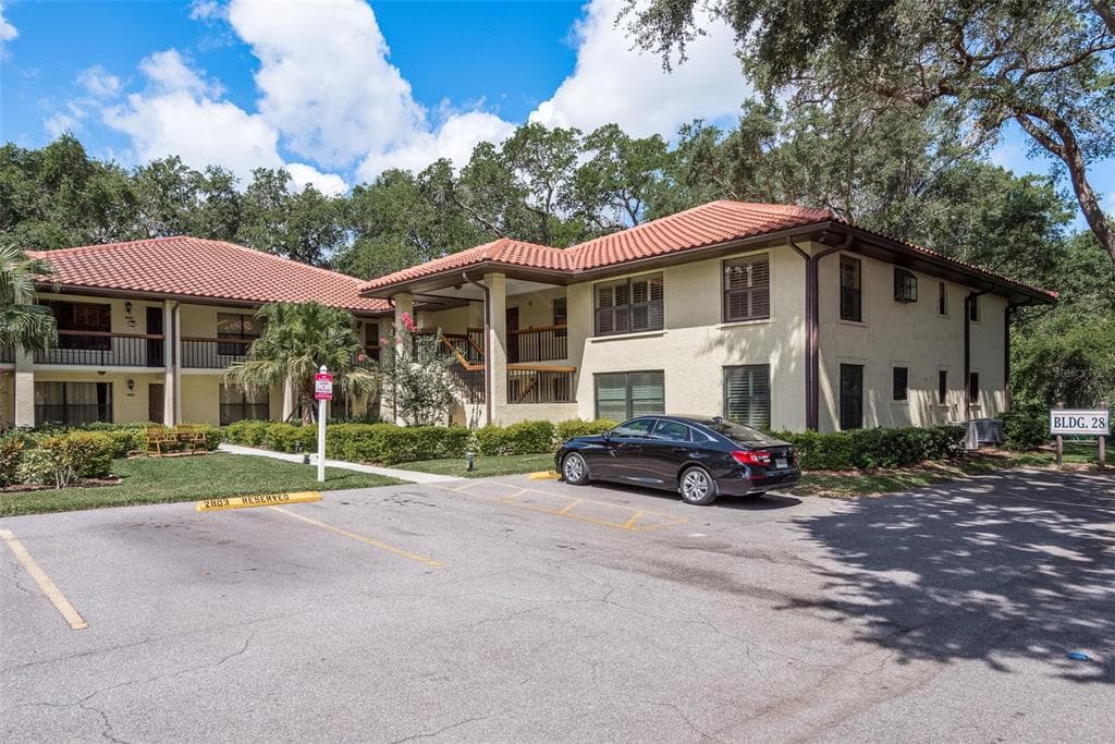 2813 HAMMOCK COURT CLEARWATER, FL 33761