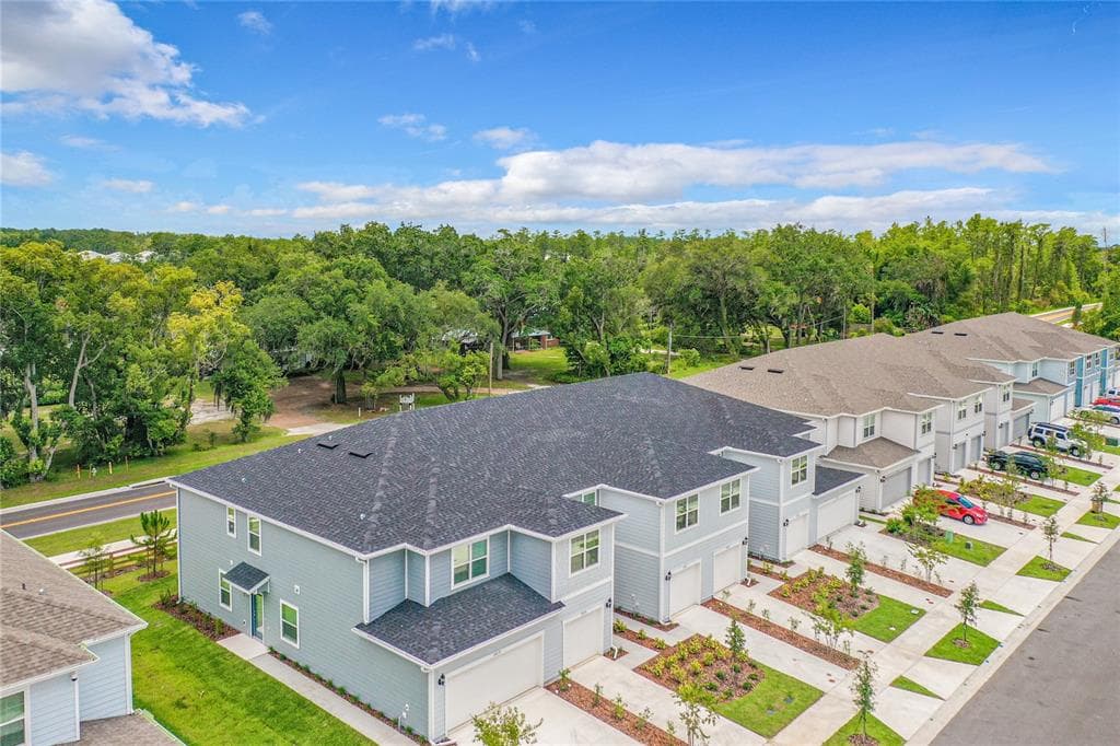 2615 BUENA VIEW ROAD KISSIMMEE, FL 34746
