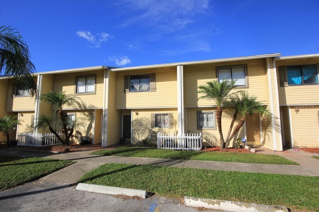 4427 DYLAN LOOP UNIT 185 LAND O LAKES, FL 34639