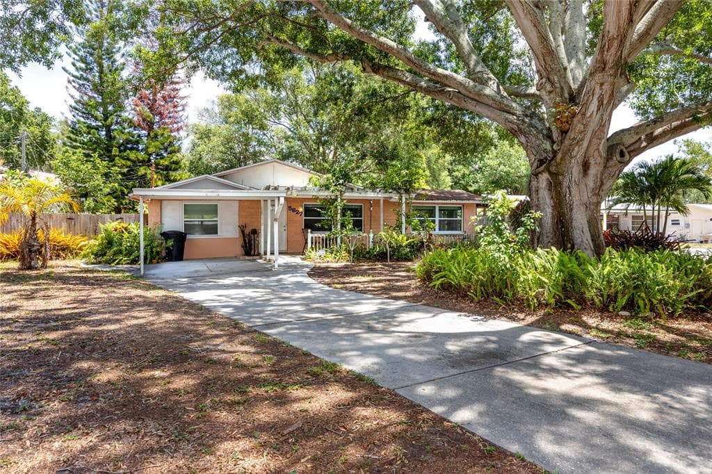 5627 HARDING BOULEVARD NE ST PETERSBURG, FL 33703