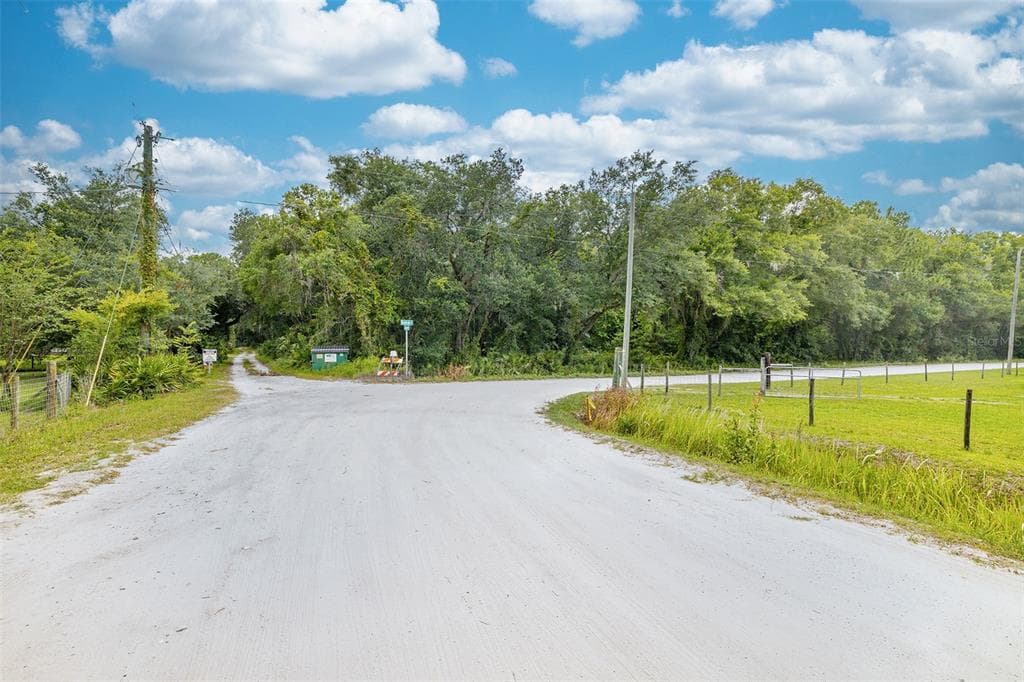 33209 CAMERTON ROAD WESLEY CHAPEL, FL 33543