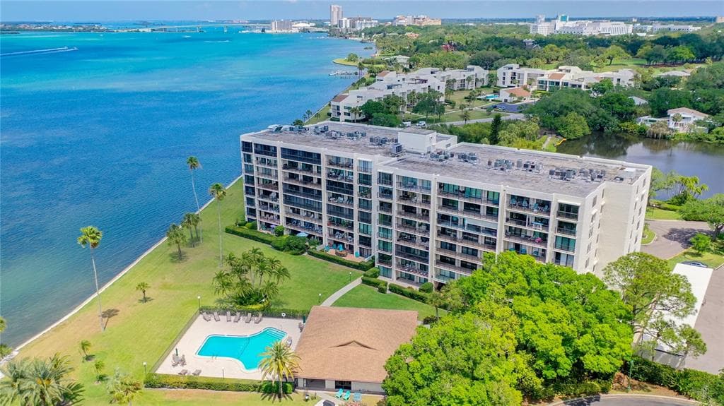 100 OAKMONT LANE UNIT 306 BELLEAIR, FL 33756