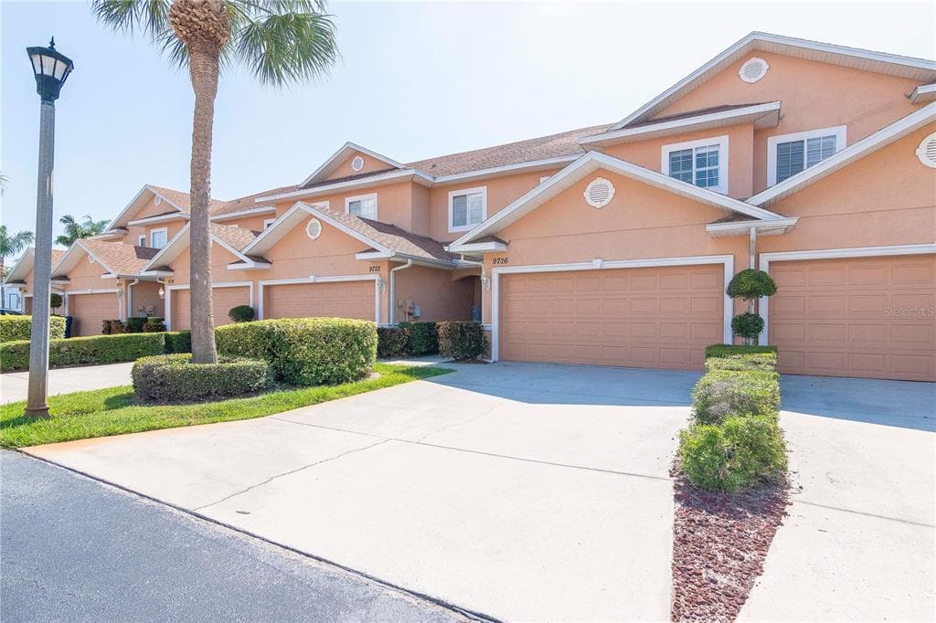 9726 TAYLOR ROSE LANE SEMINOLE, FL 33777