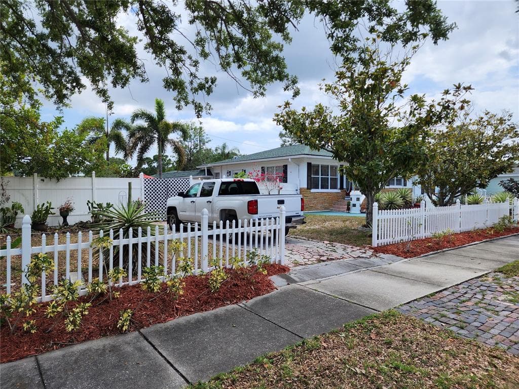 516 86TH AVENUE N ST PETERSBURG, FL 33702